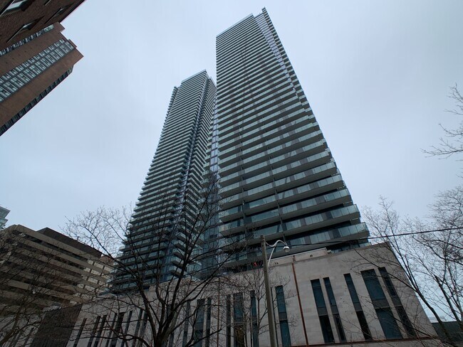 Building Photo - 65 St Mary St