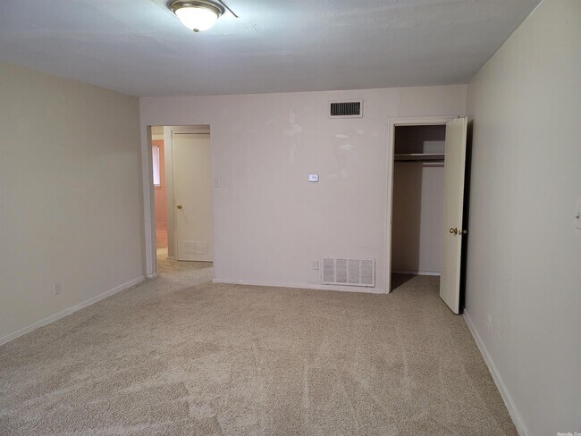 Building Photo - 517 Mulberry St