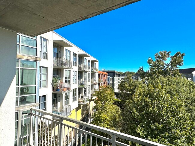Foto del edificio - 245 North Highland Avenue Northeast