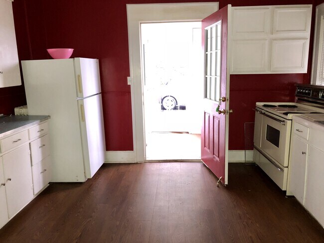 Foto del edificio - Lovely 3 Bedroom Home Walking Distance to ...