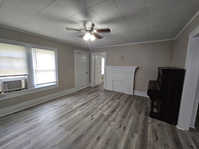 Foto del edificio - Newly Renovated 2 Bedroom with Bonus Room,...