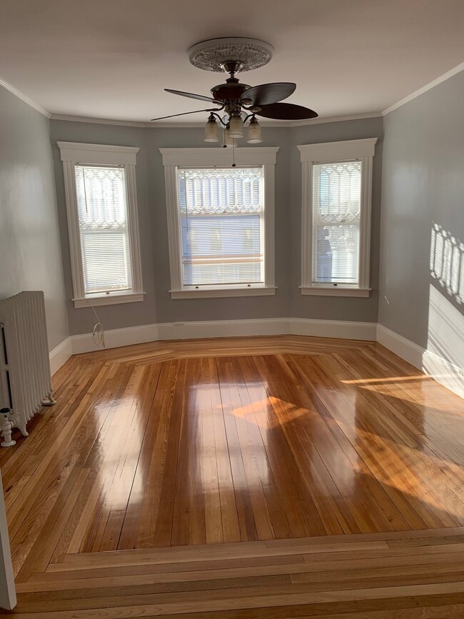 Building Photo - 498 Hanover St
