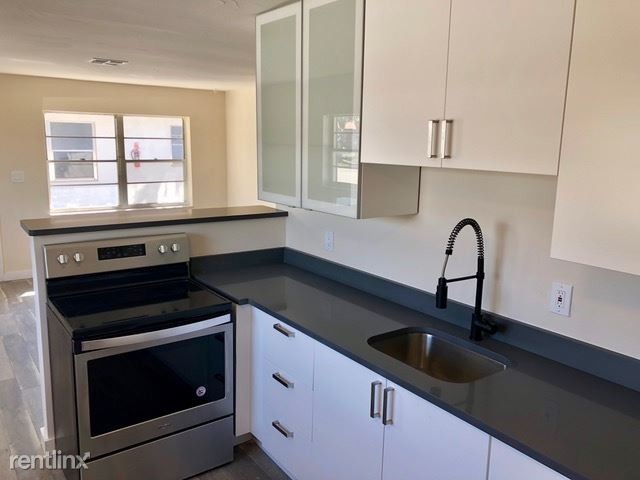 Foto del edificio - 780 NE 46th Ct