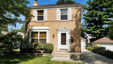 Building Photo - 730 E Lincoln Ave