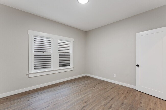 Building Photo - 100 N Killingsworth St