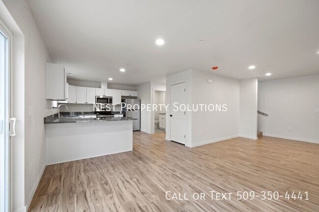 Foto del edificio - 215 W 1st St