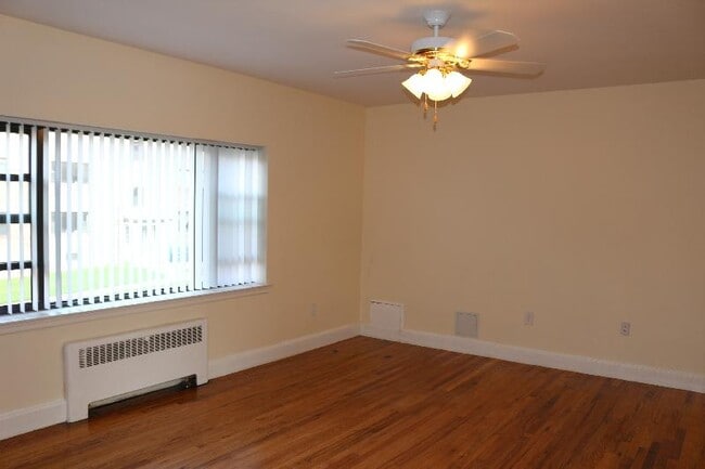 Building Photo - 116 Longwood Ave