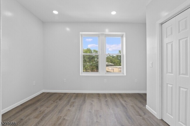 Foto del edificio - 217 Belleville Ave