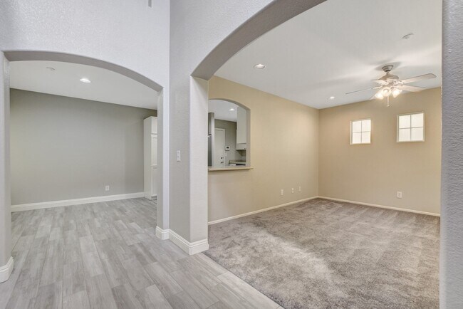 Foto del edificio - Beautiful 2 Story, 3 Bedroom Home Northwest!