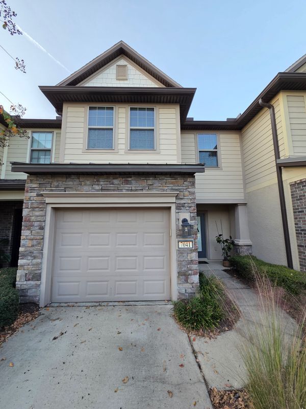 Foto del edificio - 7041 Beauhaven Ct