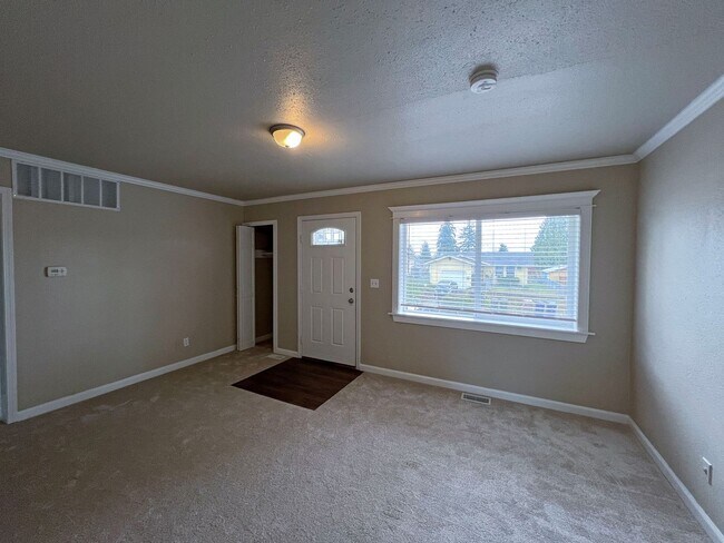 Foto del edificio - Approved Application-Two Bedroom Charmer i...