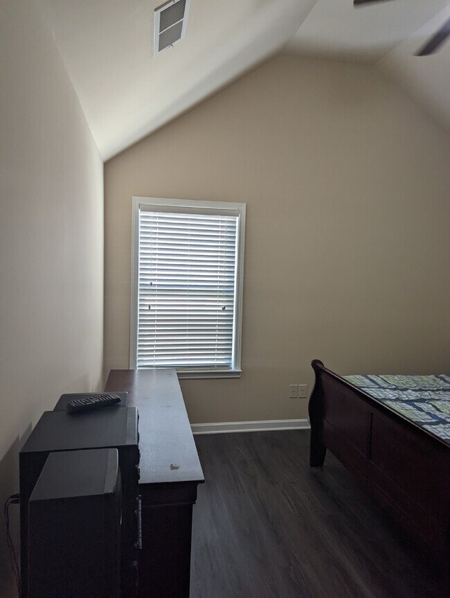 Foto del edificio - 7 Maple Hill Dr