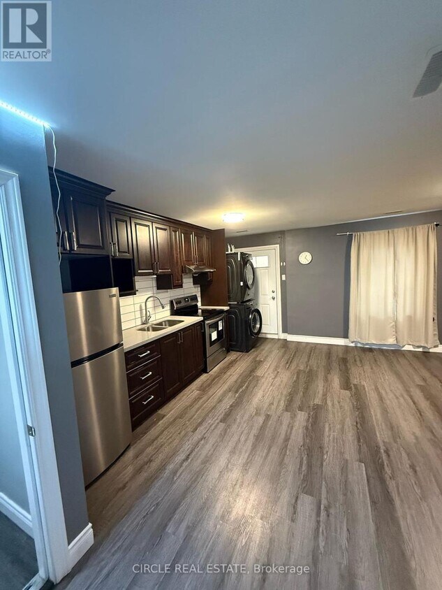 Photo principale - 2811 Lake Shore Blvd W