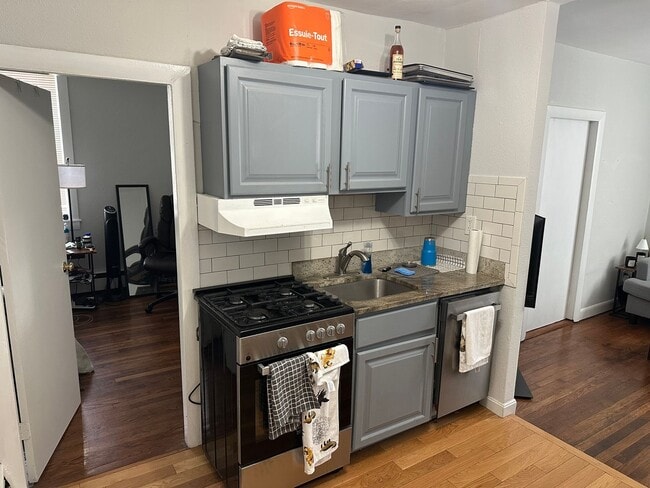 Nicely updated 2 bed in South Boston! This is a STEAL at this price! - Nicely updated 2 bed in South Boston!  This is a STEAL at this price! House