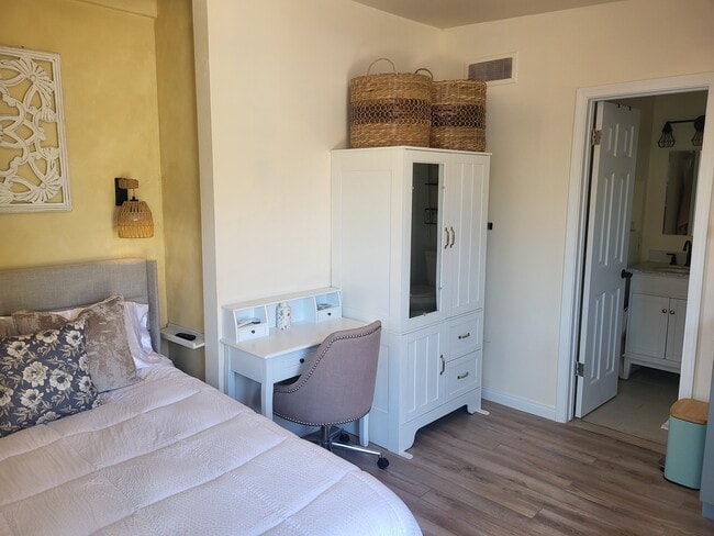 Full size bed & wardrobe - 950 Barrett Ave