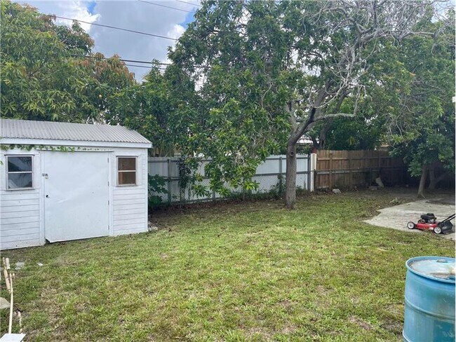 Building Photo - 2230 Arcadia Dr