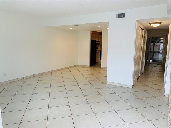 Building Photo - 6632 SW 41st St