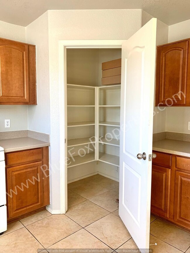 Building Photo - 475 W Calle La Bolita