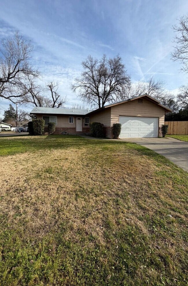 Building Photo - 625 Thistle St