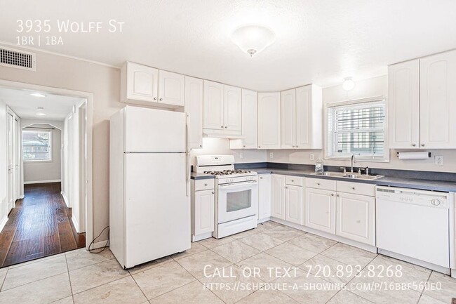 Foto del edificio - 1 Bed 1 Bath Duplex with Storage and Off S...