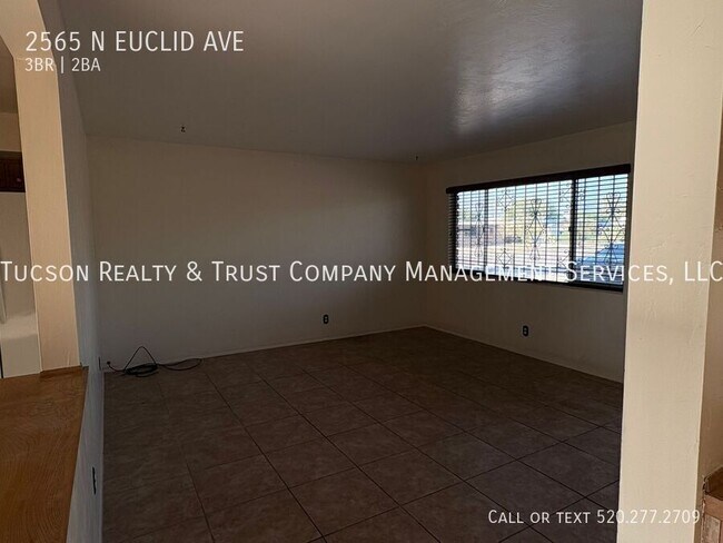Foto del edificio - 2565 N Euclid Ave