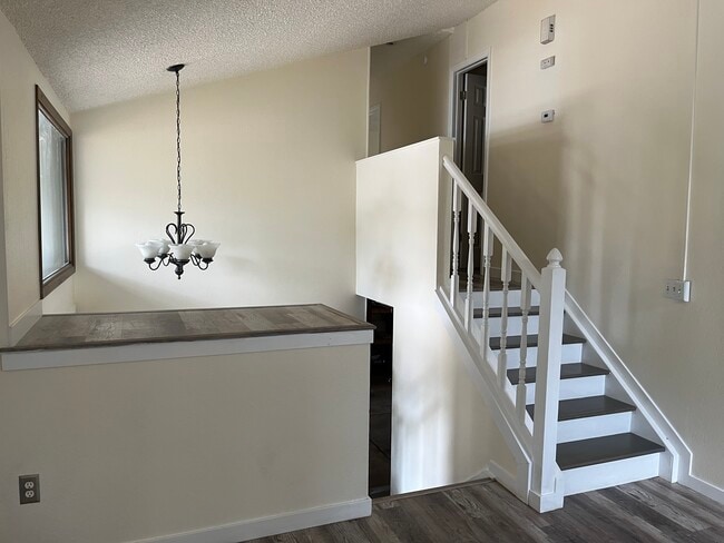 Building Photo - 765 Hermes Cir