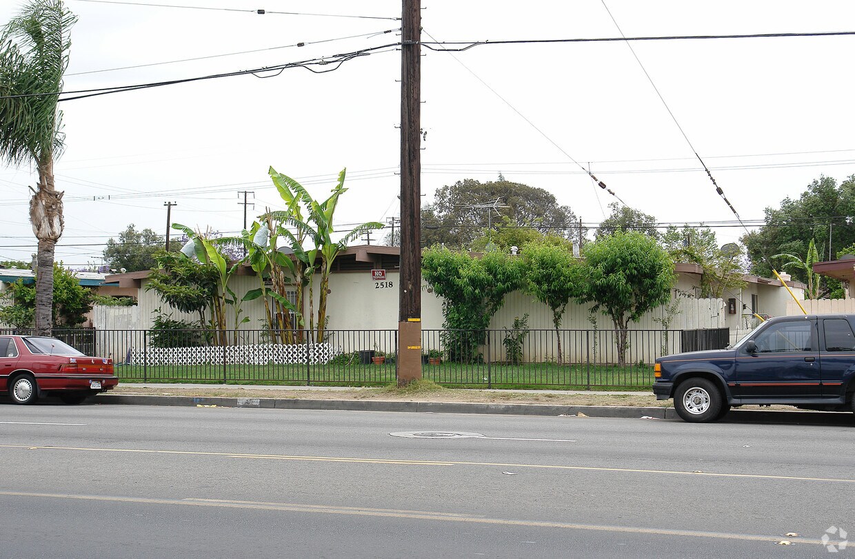 Primary Photo - 2518 Mcfadden Ave