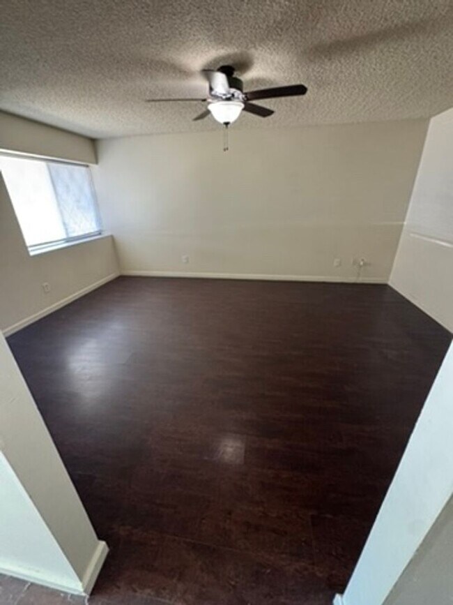 Foto del edificio - 3233 Colgate Ln