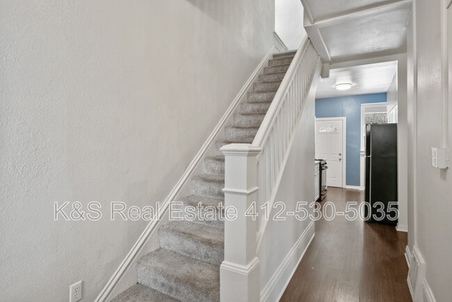 Building Photo - 439 Kingsboro St