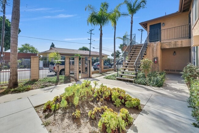 Building Photo - 10472 Chapman Ave