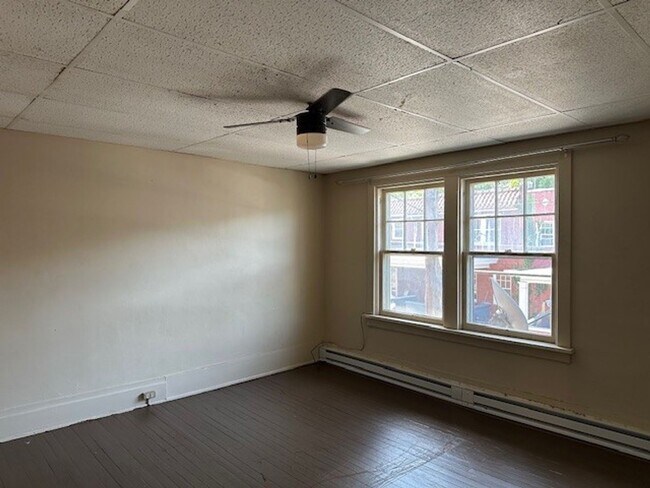 Building Photo - 2040 Zarker St