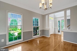 Building Photo - 5372 Chieftain Cir