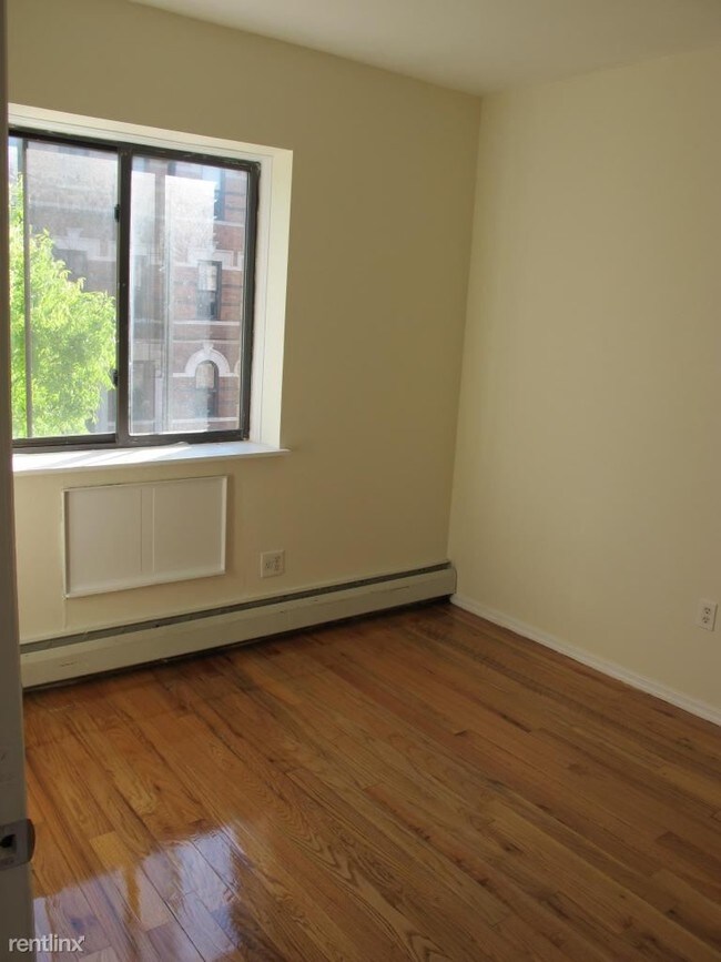 Building Photo - 175 Moffat St