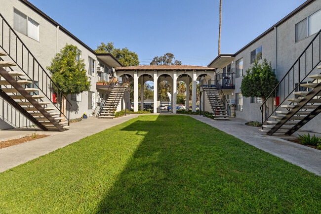 Building Photo - Valle at 9121 Kenwood