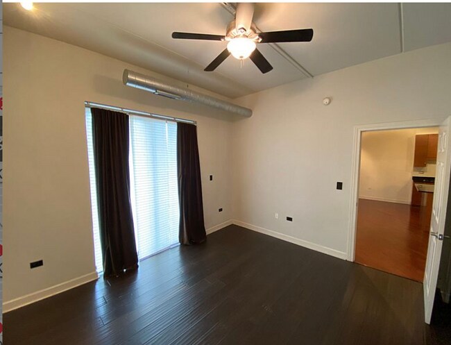 Foto del edificio - 3125 W Fullerton Ave