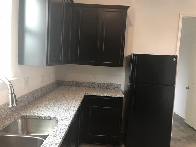 Building Photo - 801 Hallie Cv