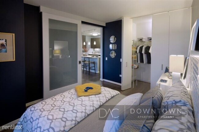 Building Photo - 1 br, 1 bath Condo - 111 W Hubbard St