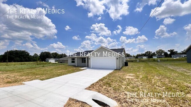 Building Photo - 52 Maple Dr