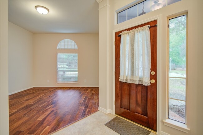 Foto del edificio - 7918 Hazy Brook Ln