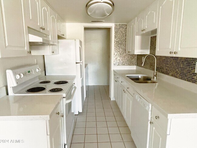 Foto del edificio - 11048 N 28th Dr
