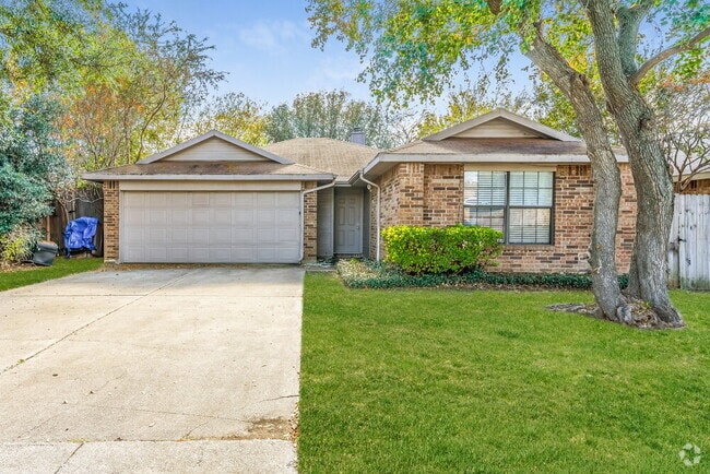 Building Photo - 228 Lantana Dr
