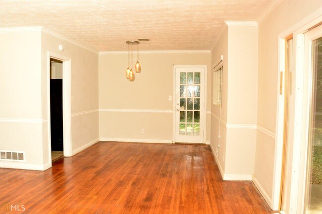 Building Photo - 688 Kenilworth Cir