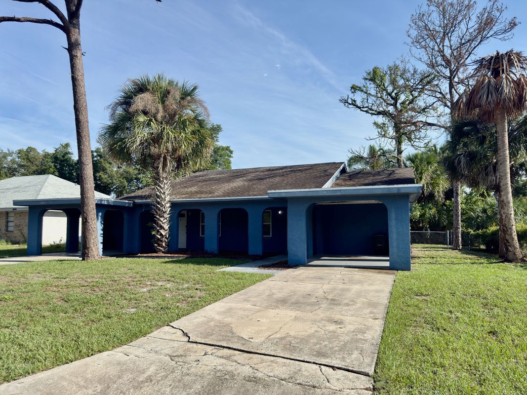 Primary Photo - 1700 Ridgewood Ln