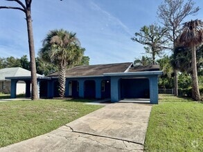 Building Photo - 1700 Ridgewood Ln