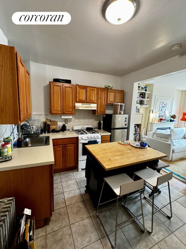 Primary Photo - 107 Kane St