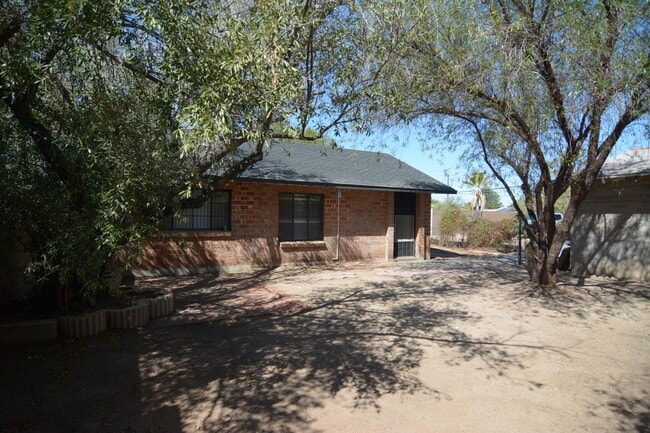 Foto del edificio - Remodeled 1 Bedroom 1 Bath House! Central Tucson Location!