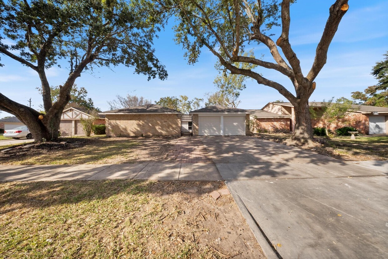 Foto principal - 1426 Twining Oaks Ln