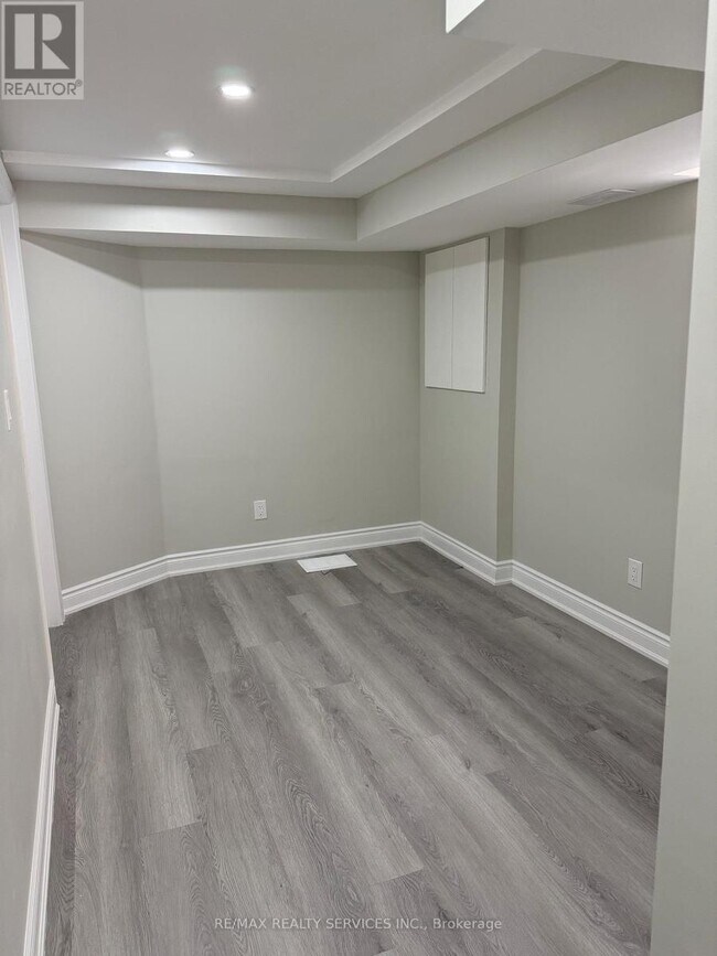Building Photo - 8 Cordgrass Crescent