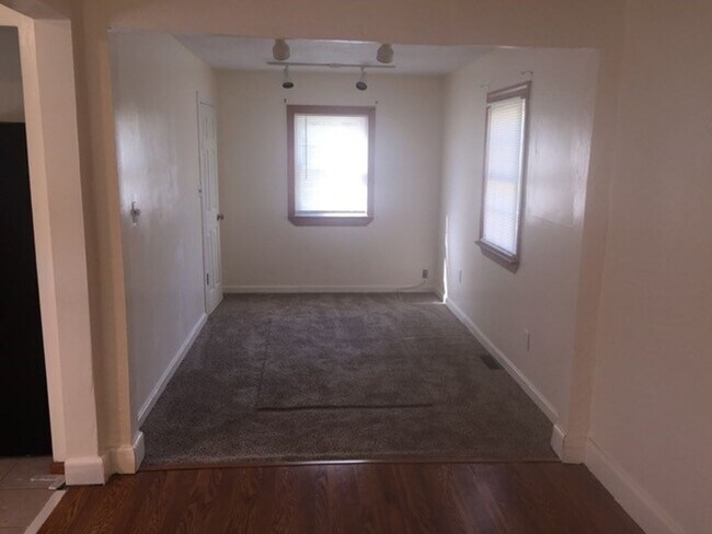 Foto del edificio - 3739 Tait Terrace