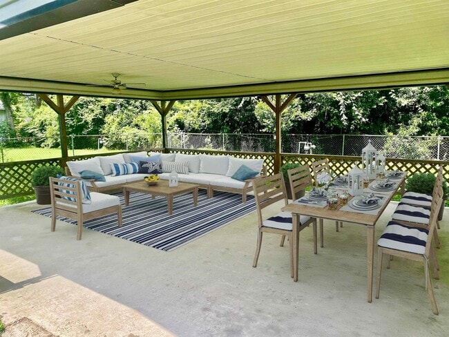 Building Photo - 1113 Railroad St